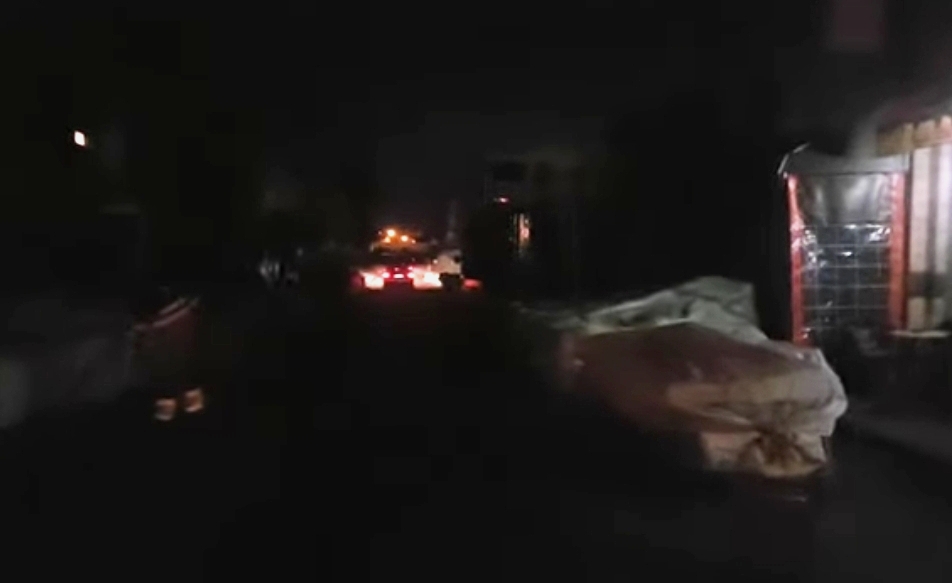 الجديدة.. الانتقائية في الإنارة العمومية تنذر بالخطر في حي السعادة الأولى + فيديو