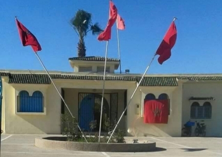 ساكنة جماعة سيدي امحمد اخديم تهدد بمقاطعة شاملة للدراسة وبدأ اعتصام مفتوح للمطالبة ببناء اعدادية