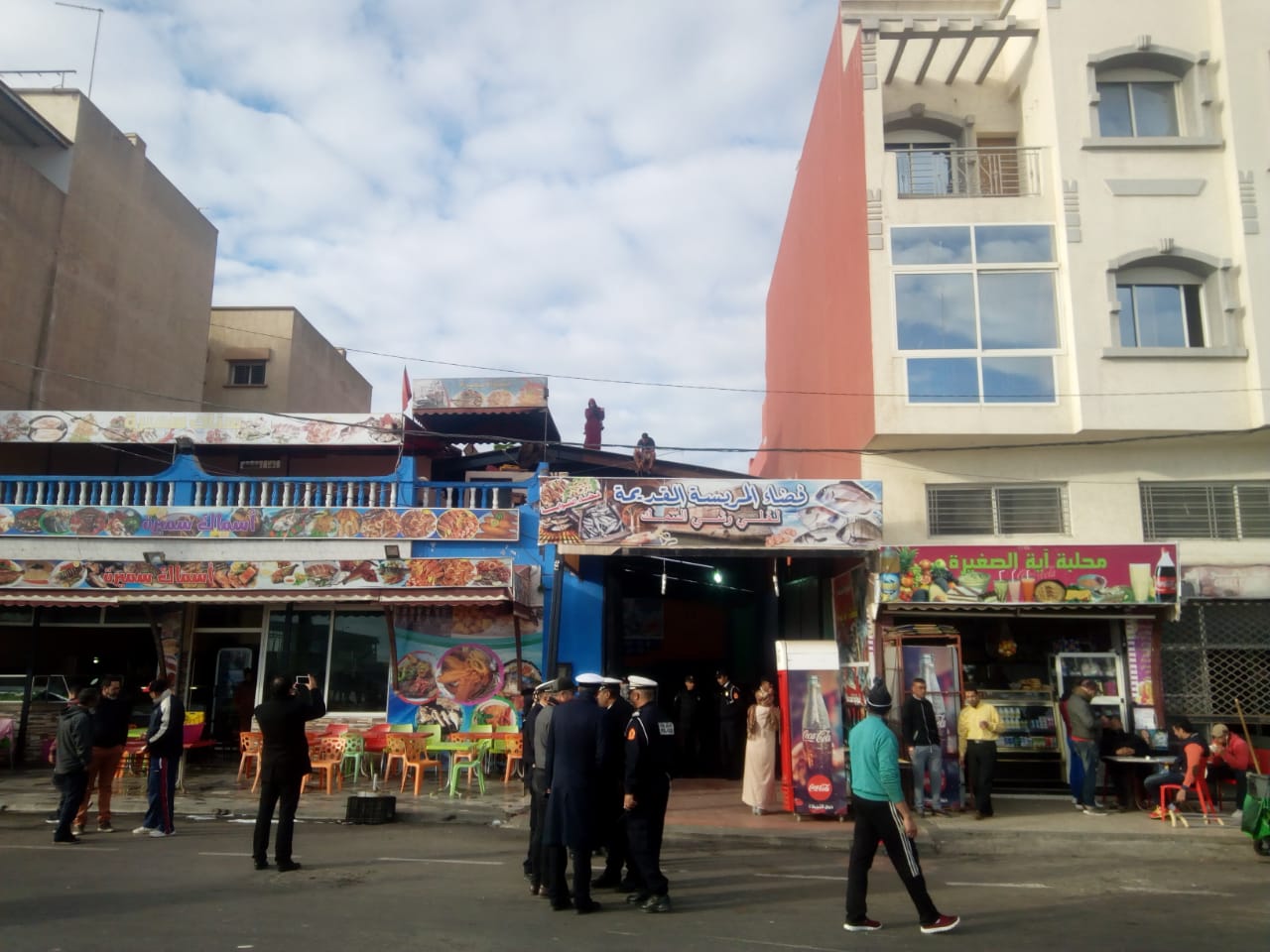 محاولة انتحار مواطن بالجديدة احتجاجا على قرار إفراغه من محل لشي الاسماك بوسط المدينة