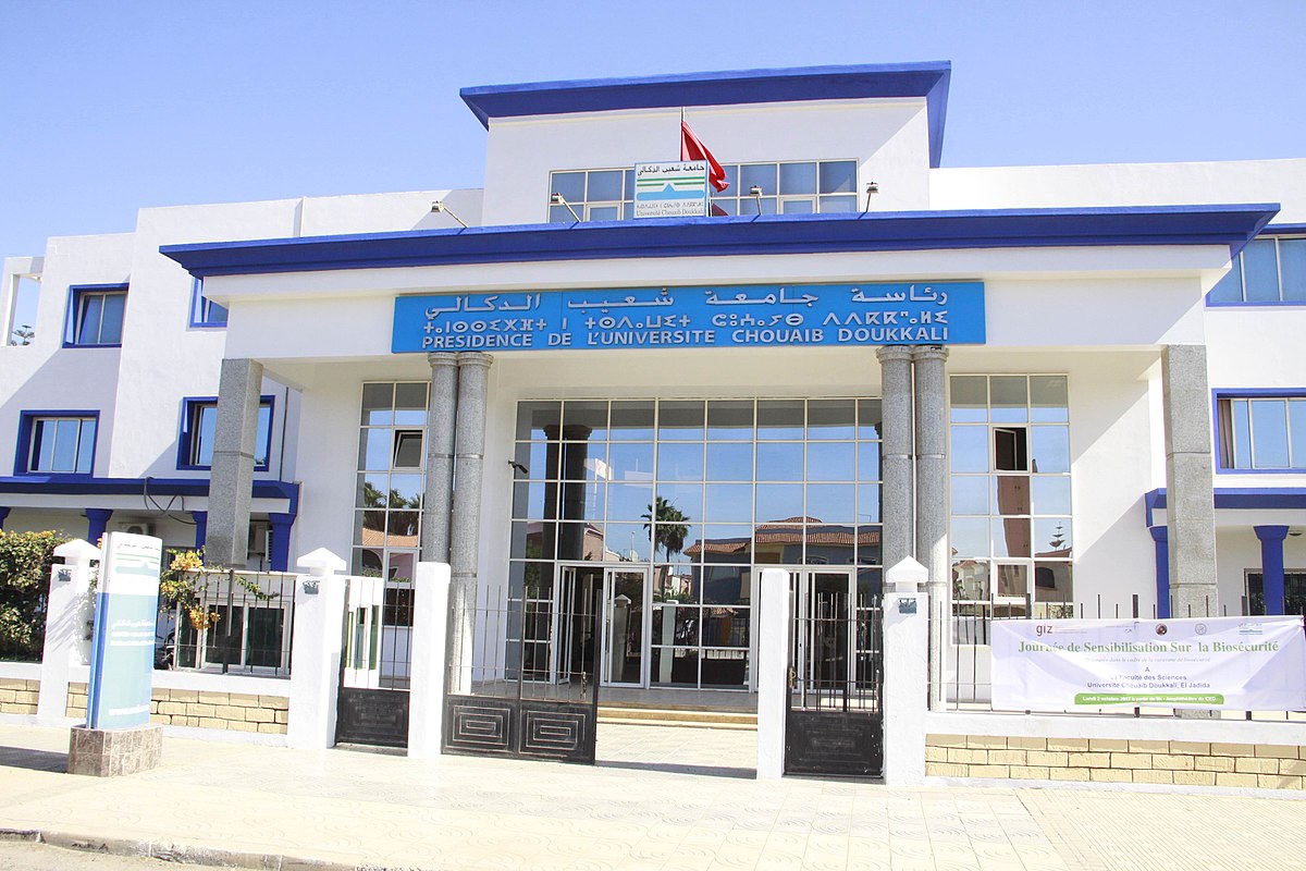 الأساتذة الباحثون ينظمون وقفة احتجاجا على إغلاق منافذ الولوج إلى كلية العلوم بالجديدة