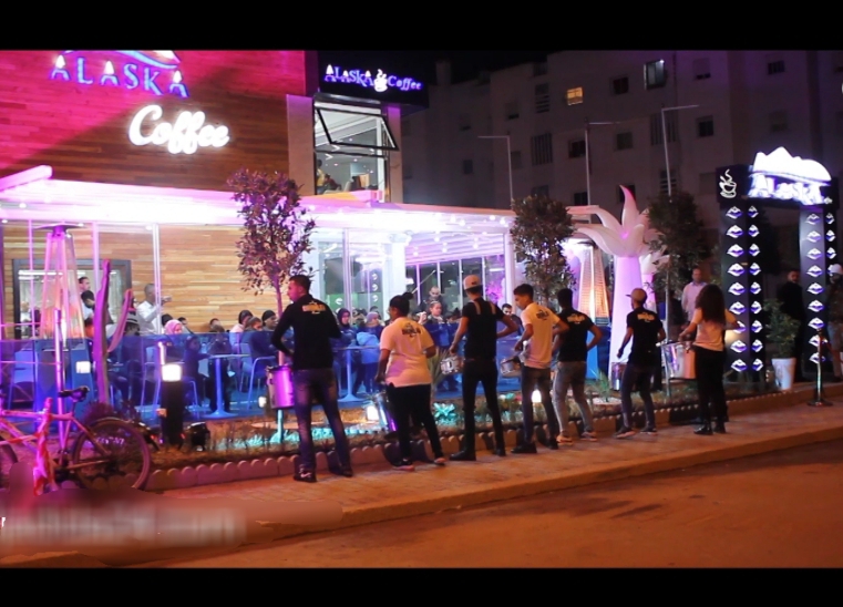 ''ألاسكا''.. مقهى وفضاء عائلي فاخر يفتتح أبوابه في شارع خليل جبران بحي المطار بالجديدة