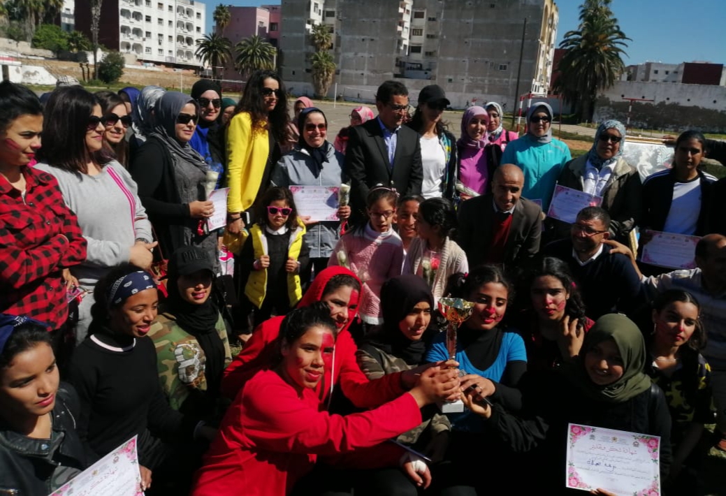 المدير الإقليمي للتعليم بالجديدة ''يلقي الورود'' على نساء التعليم في اليوم العالمي للمرأة