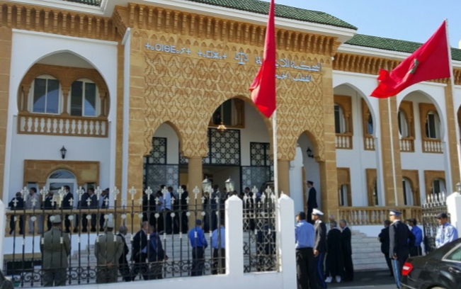 مثول زوجة وأفراد من عائلتها على الوكيل العام بالجديدة بعد اتهامهم برمي أم الزوج من شرفة شقة بتجزئة البستان