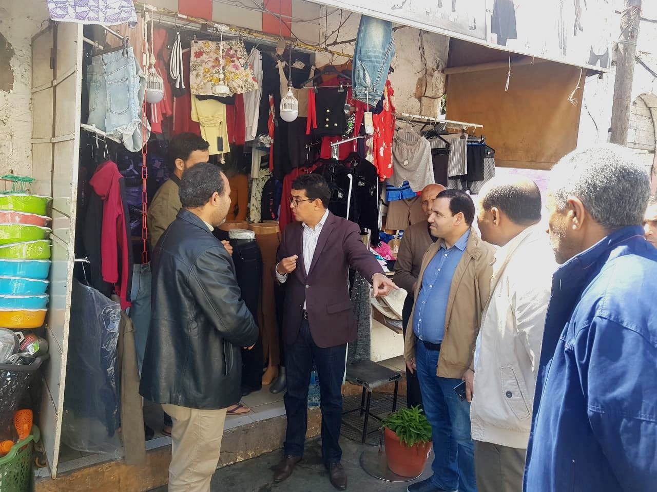 عامل الجديدة في خرجة ميدانية يتفقد مجموعة من المشاريع التنموية التي خرجت إلى الوجود