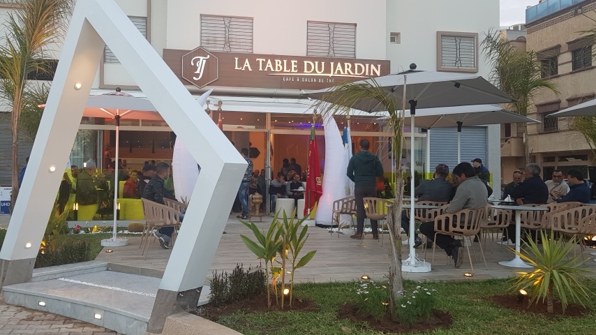 بالصور.. اللاعب السابق عادل صعصع يفتتح مقهى فاخرة قرب شارع جبران خليل جبران بالجديدة