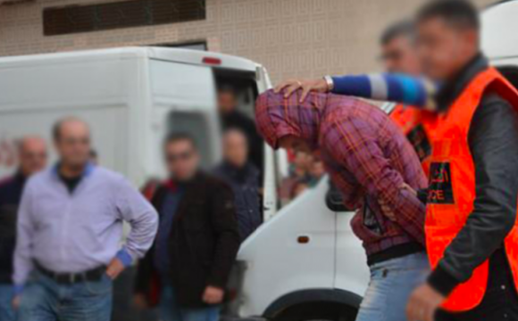 إيقاق مستثمر للاشتباه في إقراضه لمواطنين بالفائدة وحجز شيكات بنكية أثناء تفتيش شقته بالجديدة