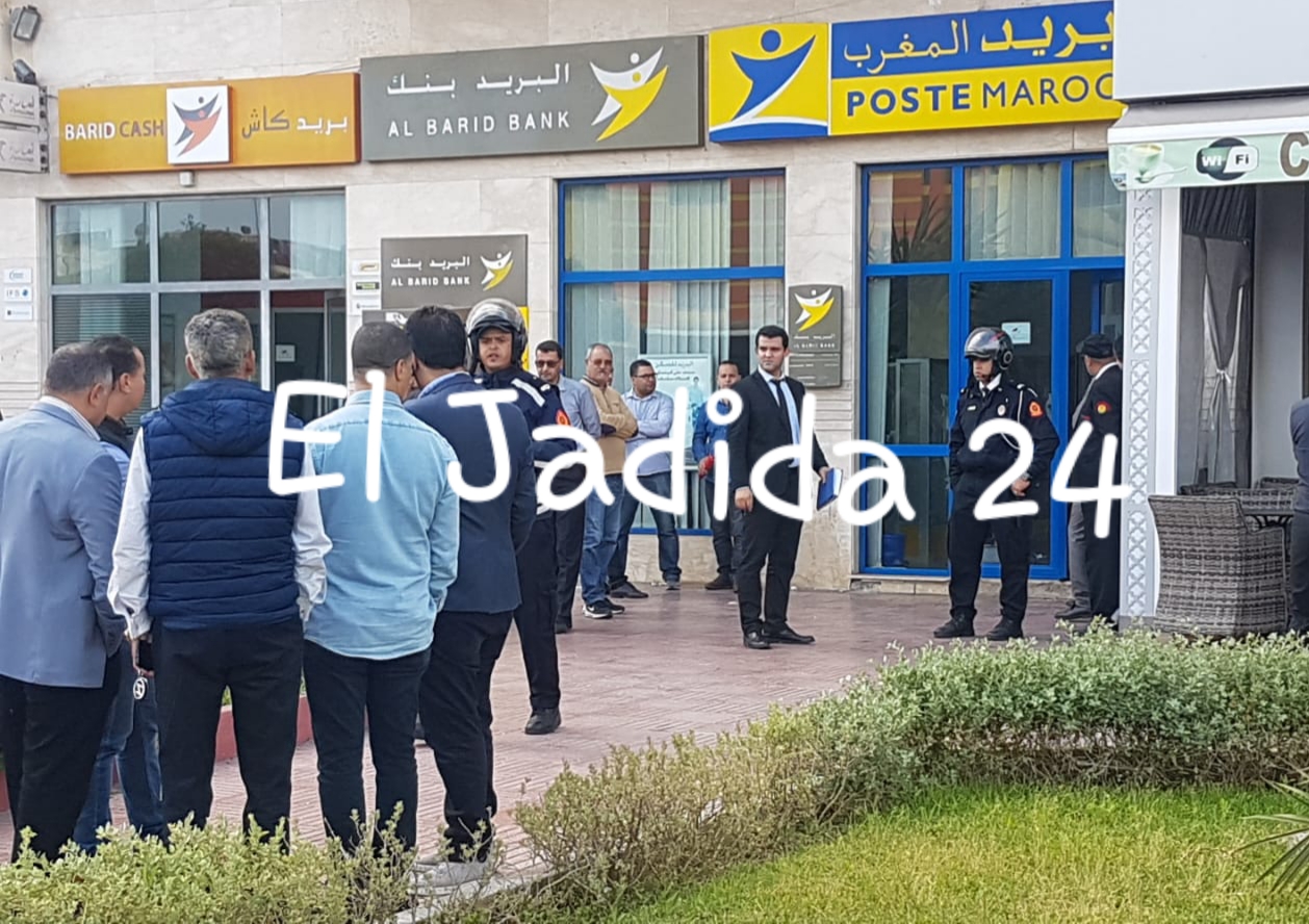 مجهول يسرق ناظمتين إلكترونيتين من داخل وكالة بريد المغرب بالجديدة اقتحمها بالكسر