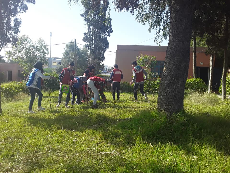 تنظيم مبادرة لتحسين المشهد العام بالثانوية التاهيلية بئر انزران بالجديدة