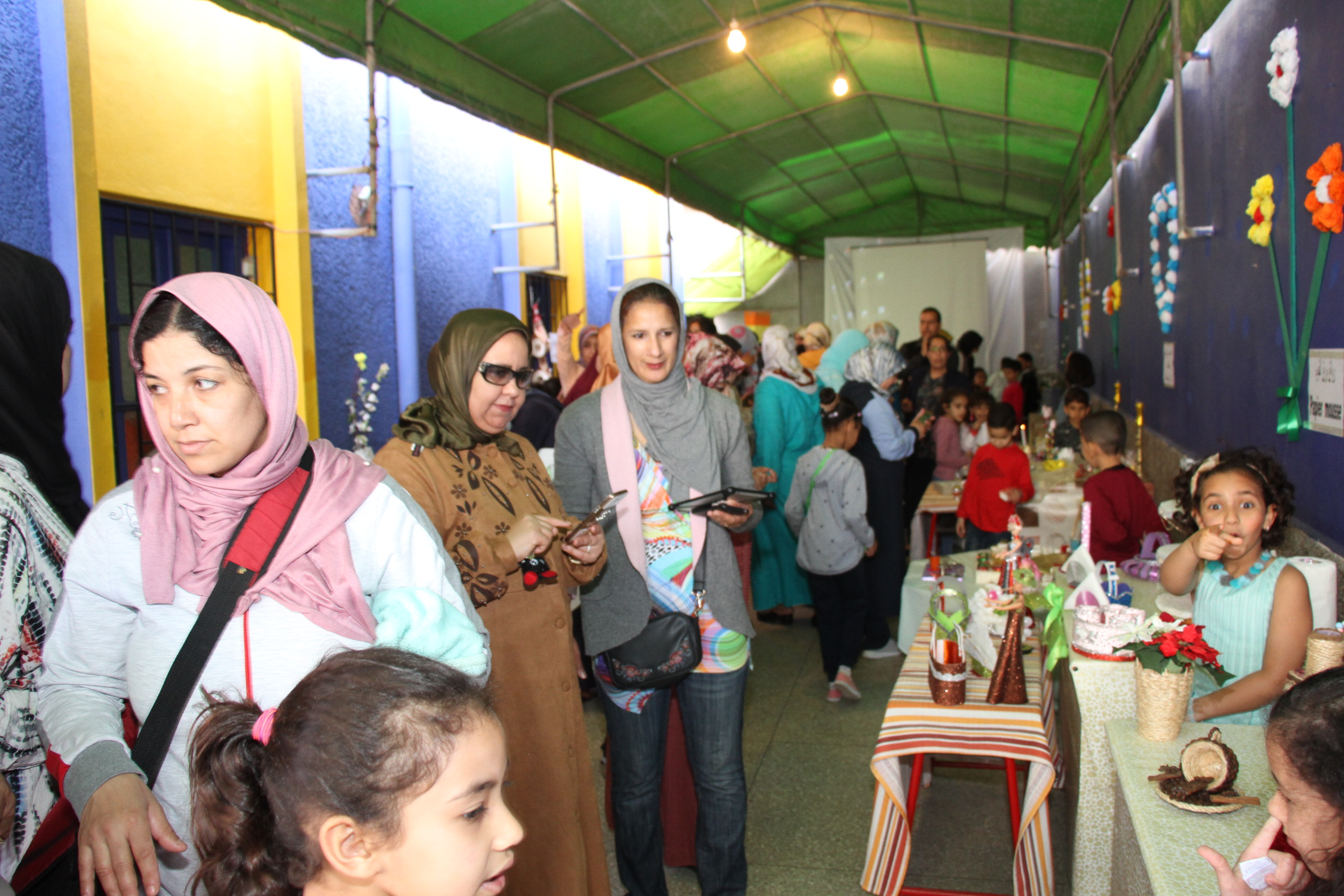 تنظيم معرض للأعمال اليدوية بمجموعة مدارس عش الملائكة الابتدائية بالجديدة