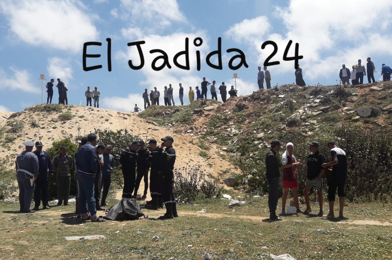 شاهد بالصور.. شاطئ منتجع سيدي بوزيد يلفظ جثة امرأة قد تكون انتحرت