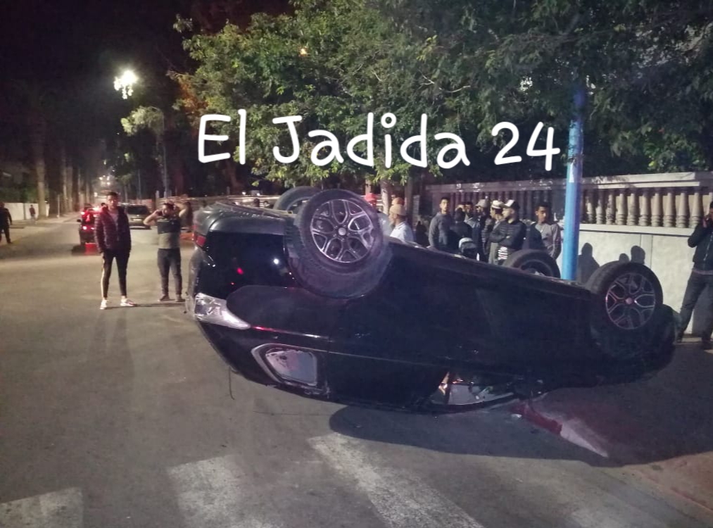 شاهد.. انقلاب سيارة قرب الإقامة العاملية بالجديدة و نجاة السائق بأعجوبة