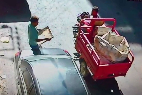 ظاهرة سرقة بالوعات الصرف الصحي تعود بقوة الى أحياء وأزقة الجديدة