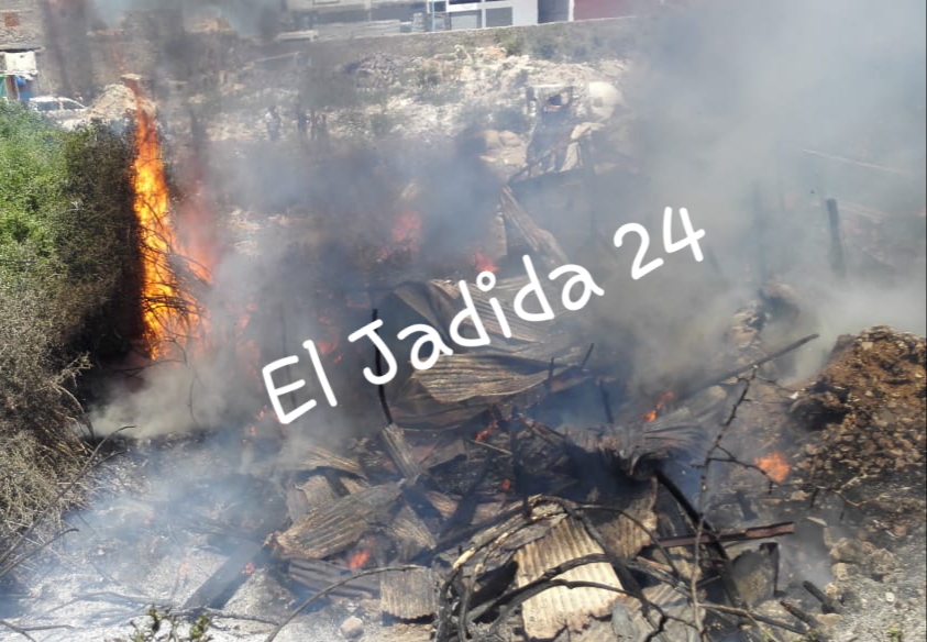 شاهد بالصور.. اندلاع حريق مهول قرب ''القصر الأحمر''  بمدينة الجديدة