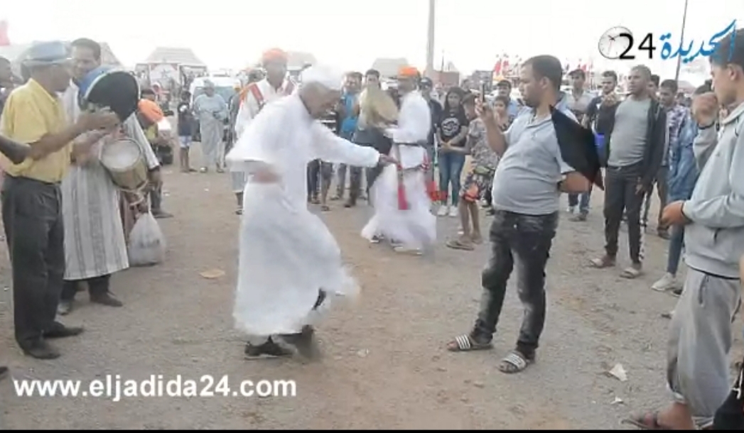 شاهد.. طرائف وأهازيج ورقصات شعبية لن تشاهدها الا في موسم مولاي عبد الله