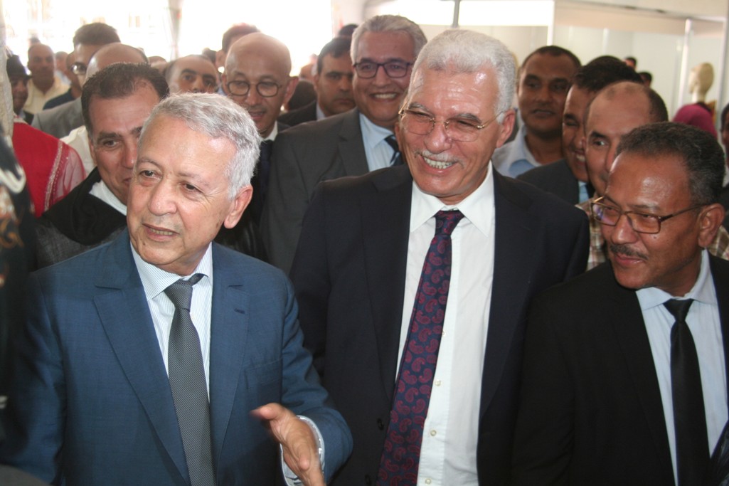 بالصور.. وزير السياحة والصناعة التقليدية يفتتح معرض الصناعة التقليدية بالوليدية