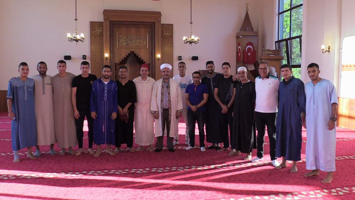 لاعبو الدفاع الحسني الجديدي يحتفلون بعيد الأضحى بتركيا