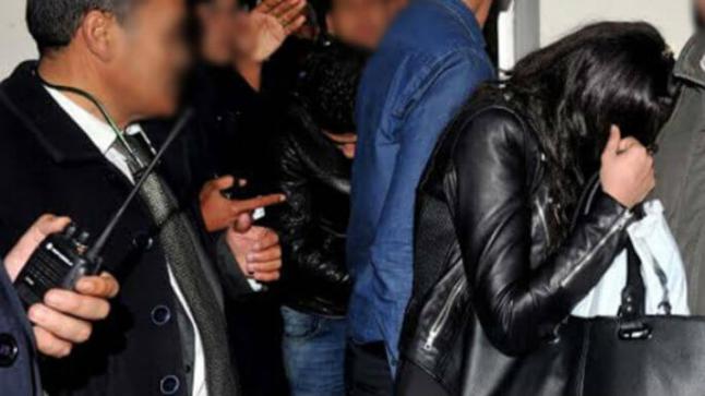 شجار حول مبلغ 500 درهم بين امراة ورجل في الشارع العام يفضح خيانة زوجية بالجديدة