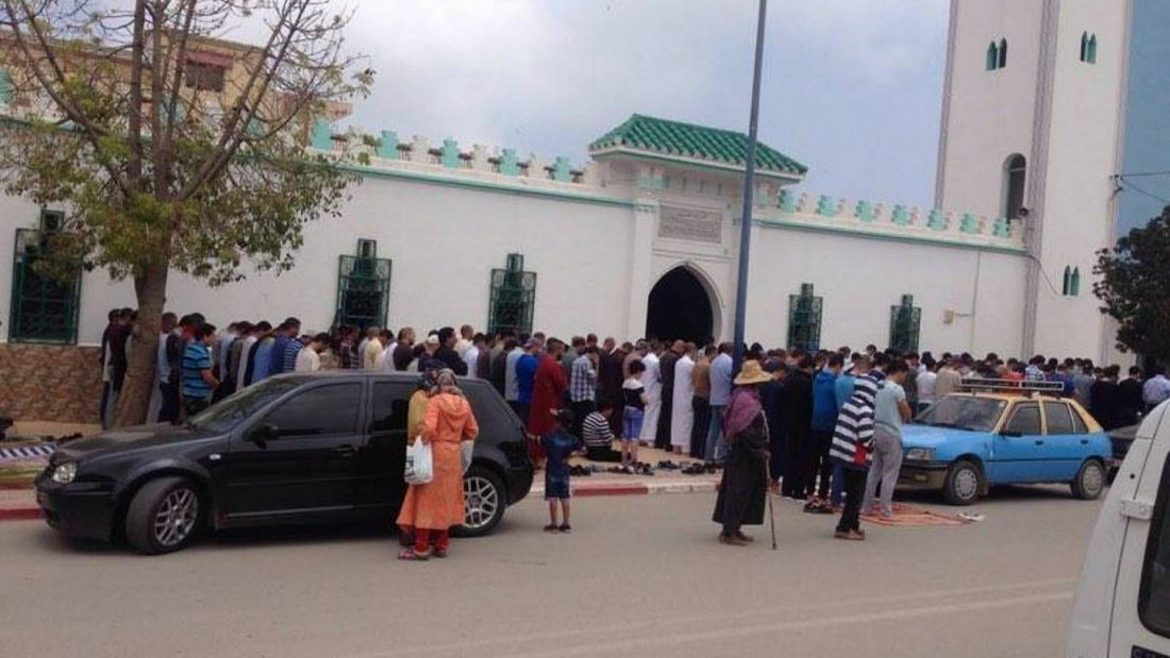 جانحان يقتحمان مسجدا بسيدي بنور  ويمنعان المصلين من أداء صلاة الفجر تحت التهديد بالسلاح الأبيض