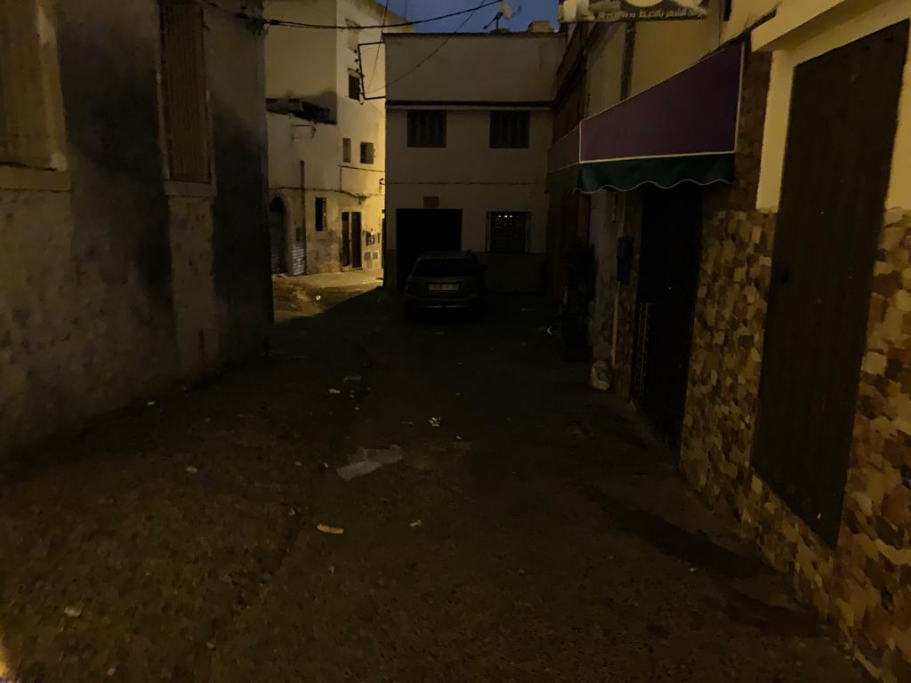 ساكنة درب الجيراري بحي القلعة بالجديدة تطالب بالحق في الانارة العمومية