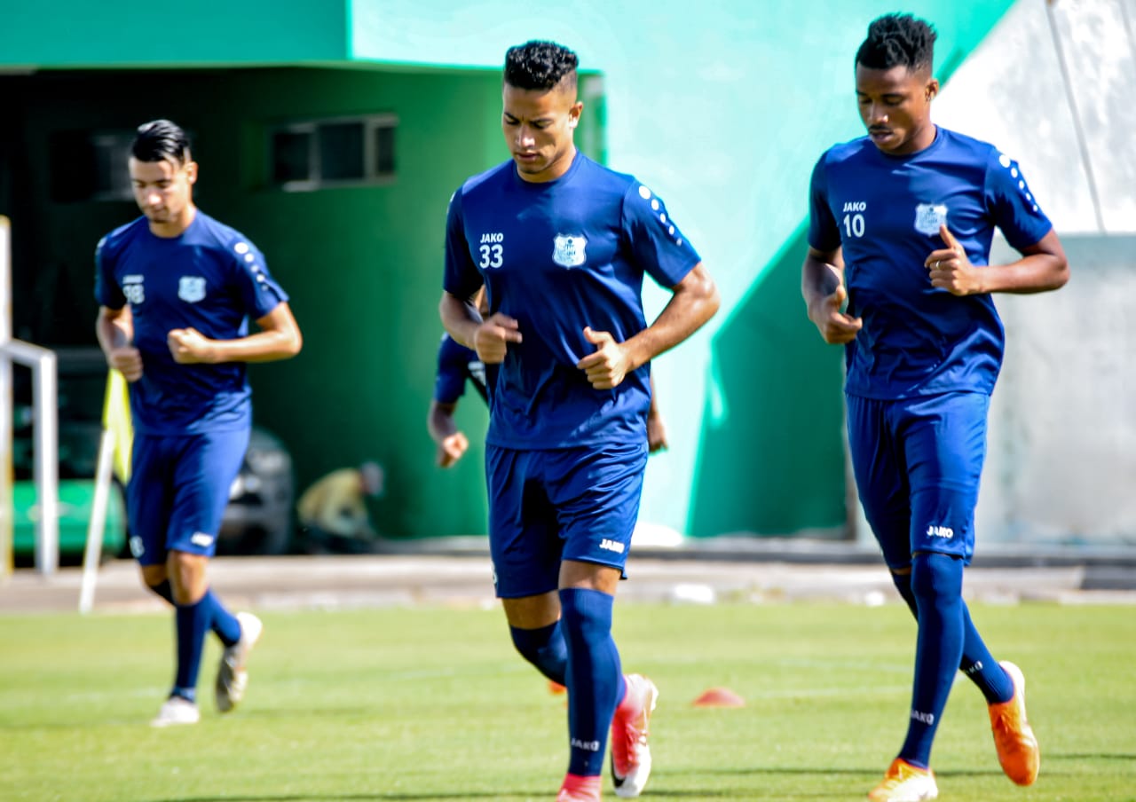 الدفاع الجديدي يجري آخر حصة تدريبية بملعب القنيطرة قبل مواجهة الجيش في كأس العرش