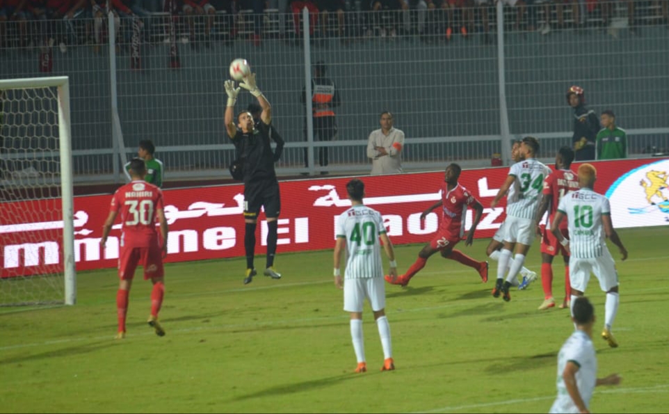 الوداد البيضاوي يهزم الدفاع الحسني الجديدي على أرض ميدانه في البطولة