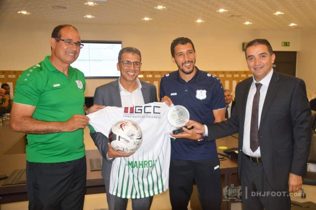 لاعبو الدفاع الحسني الجديدي يزورون المجمع الشريف للفوسفاط بالجرف الأصفر