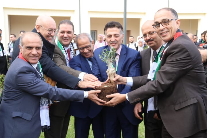 اخترقت القهر والحصار.. أشجار الزيتون والتين ترحل من القدس الشريف إلى كلية الحقوق بالجديدة