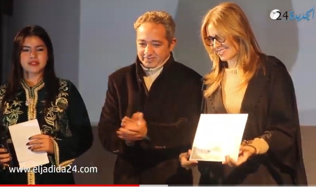 شاهد.. مهرجان الأيام السينمائية بالجديدة يكرم الممثلة المغربية فاطمة خير