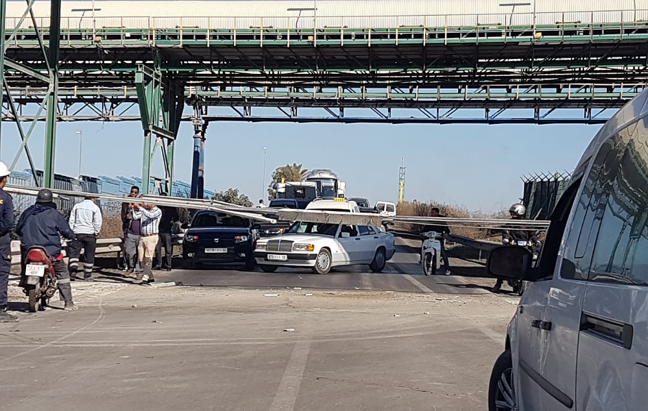 تدخل تقني سريع لمصالح المكتب الشريف للفوسفاط لتيسير حركة السير بالجرف الاصفر