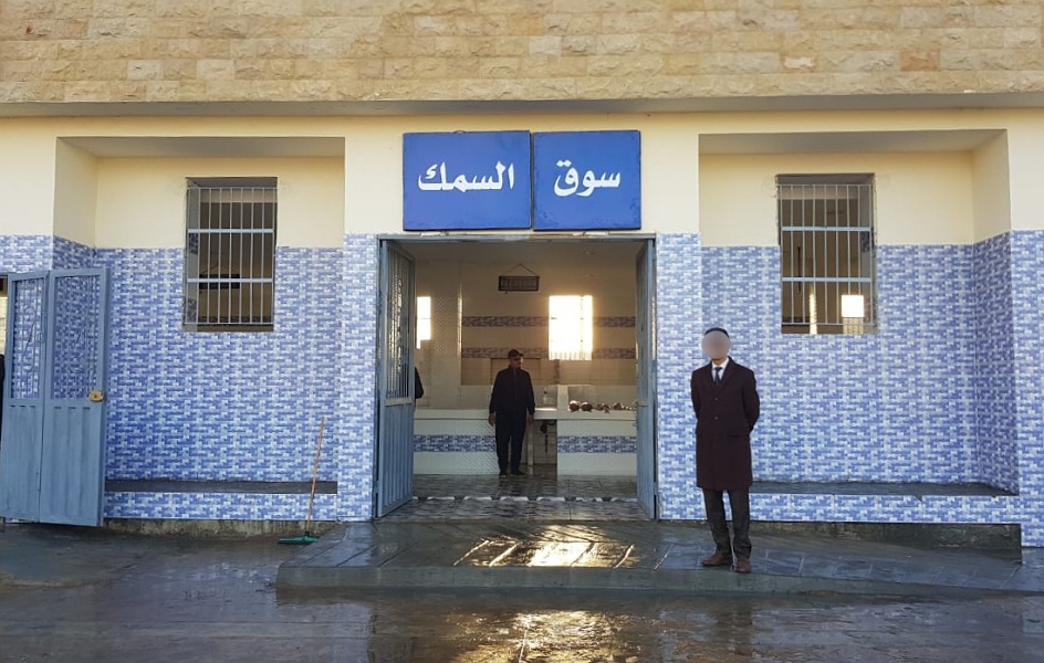 بائعو السمك بميناء الجديدة يهددون بالاحتجاج على اقصائهم من الاستفادة من سوق السمك الجديد بساحة البريجة