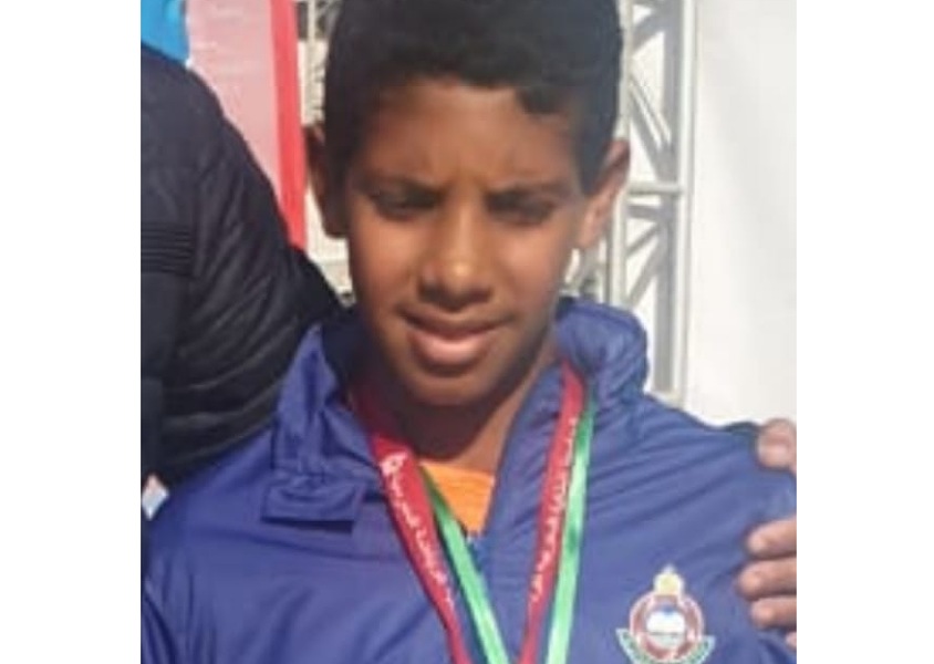 العداء الزمامري عماد بوشجدة ينقد ماء وجه مديرية سيدي بنور في البطولة المدرسية الوطنية للعدو الريفي