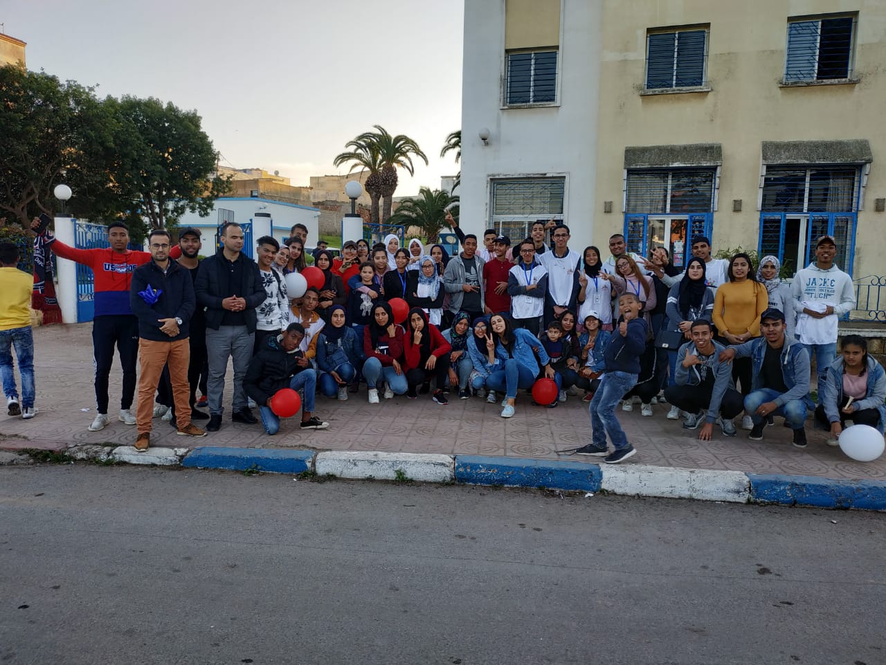 تلاميذ ثانوية بئر انزران بالجديدة في زيارة إنسانية لقرية الأطفال sos