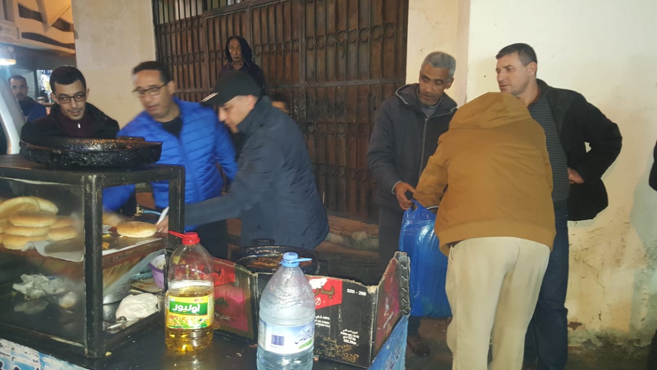 بالصور.. السلطات بالجديدة تشن حملة شرسة على عربات المأكولات الخفيفة بوسط المدينة
