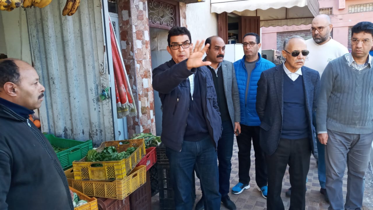 بالصور.. عامل الجديدة يشرف شخصيا على حملة لتحرير الملك العمومي بوسط المدينة