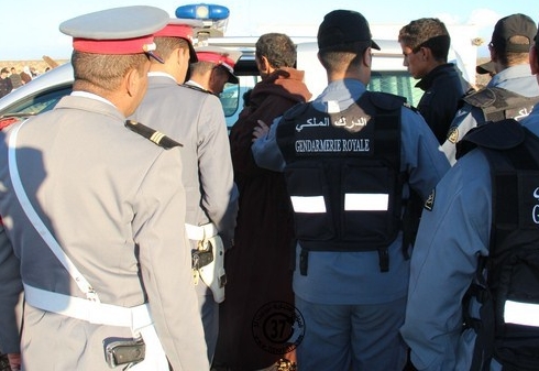 درك البئر الجديد يوقف مجرما متلبسا بسرقة سيارة داخل محطة الاستراحة بالطريق السيار الجديدة البيضاء