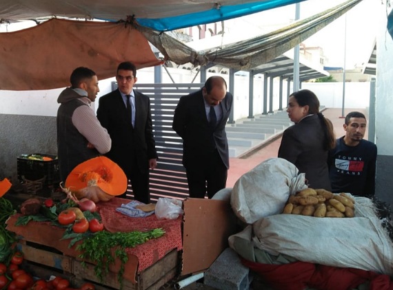 عامل الجديدة يزور السوق النموذجي الجديد للباعة المتجولين في حي السعادة