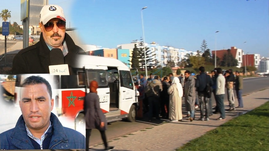 شاهد.. سائقو النقل المزدوج يحتجون على منعهم من الدخول إلى مدينة الجديدة