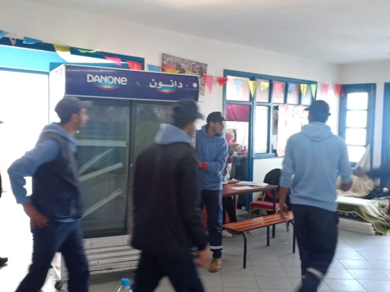 الوكالة التجارية لسنطرال دانون بالجديدة تساهم في عملية ايواء المتشردين بقاعة نجيب النعامي