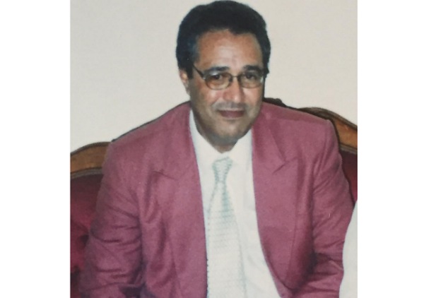 اخوان المرحوم شاكي احمد خارج الوطن يردون التعزية الى ابنائه خارج المغرب