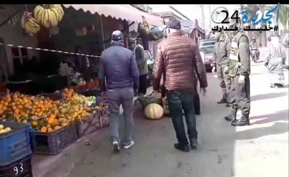 شاهد.. حملات متواصلة بمدينة البئر الجديد لتطبيق القانون وفرض حالة الطوارىء الصحية