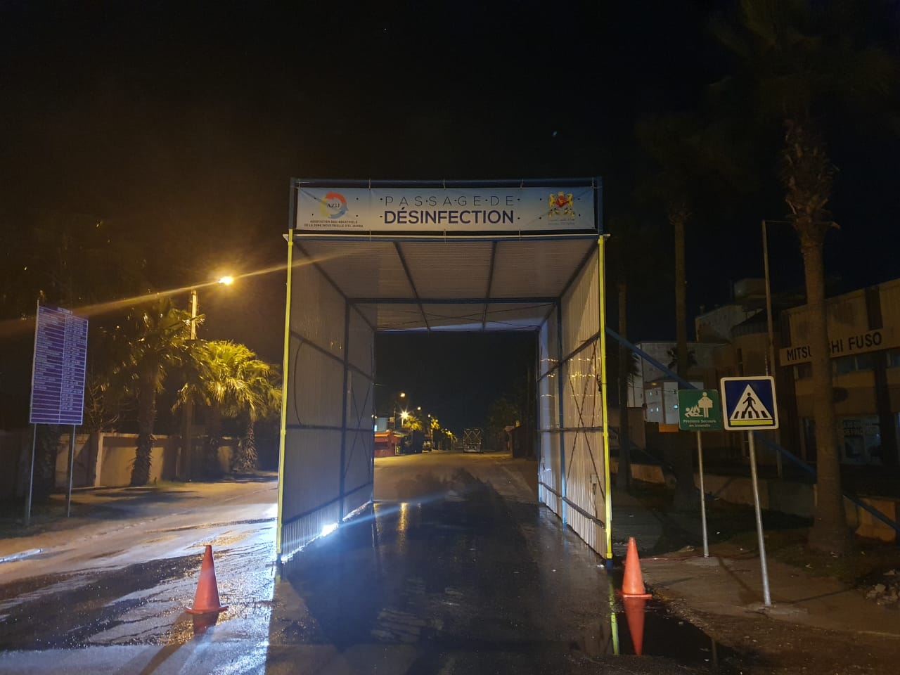 انجاز بوابة لتعقيم السيارات والشاحنات الوافدة على الحي الصناعي بالجديدة