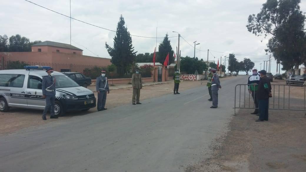 الدرك الملكي بأولاد افرج.. تشديد المراقبة لفرض حالة الطوارىء وتدابير أمنية استثنائية لمحاصرة انتشار الوباء