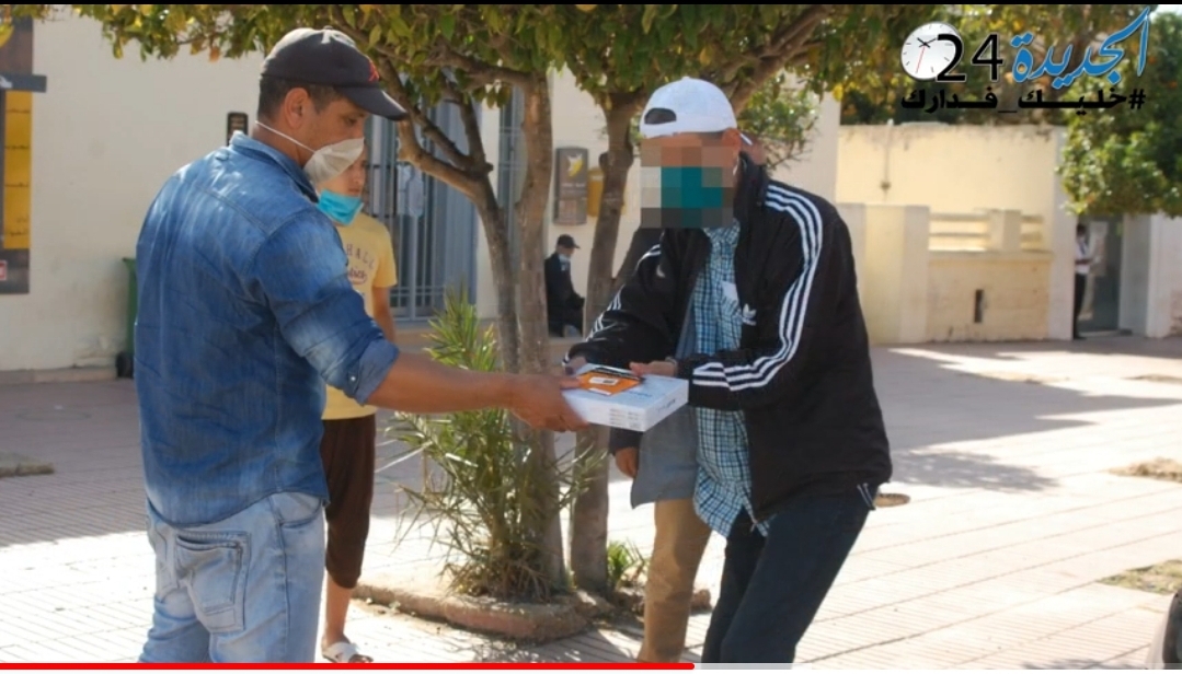القسم الداخلي للثانوية التقنية بالجديدة يوزع لوحات إلكترونية على بعض التلاميذ بالاقليم