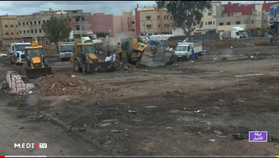 شاهد. السلطات تزيل سوق المتلاشيات بسيدي بنور في أكبر عملية لتحرير الملك العام منذ عقود