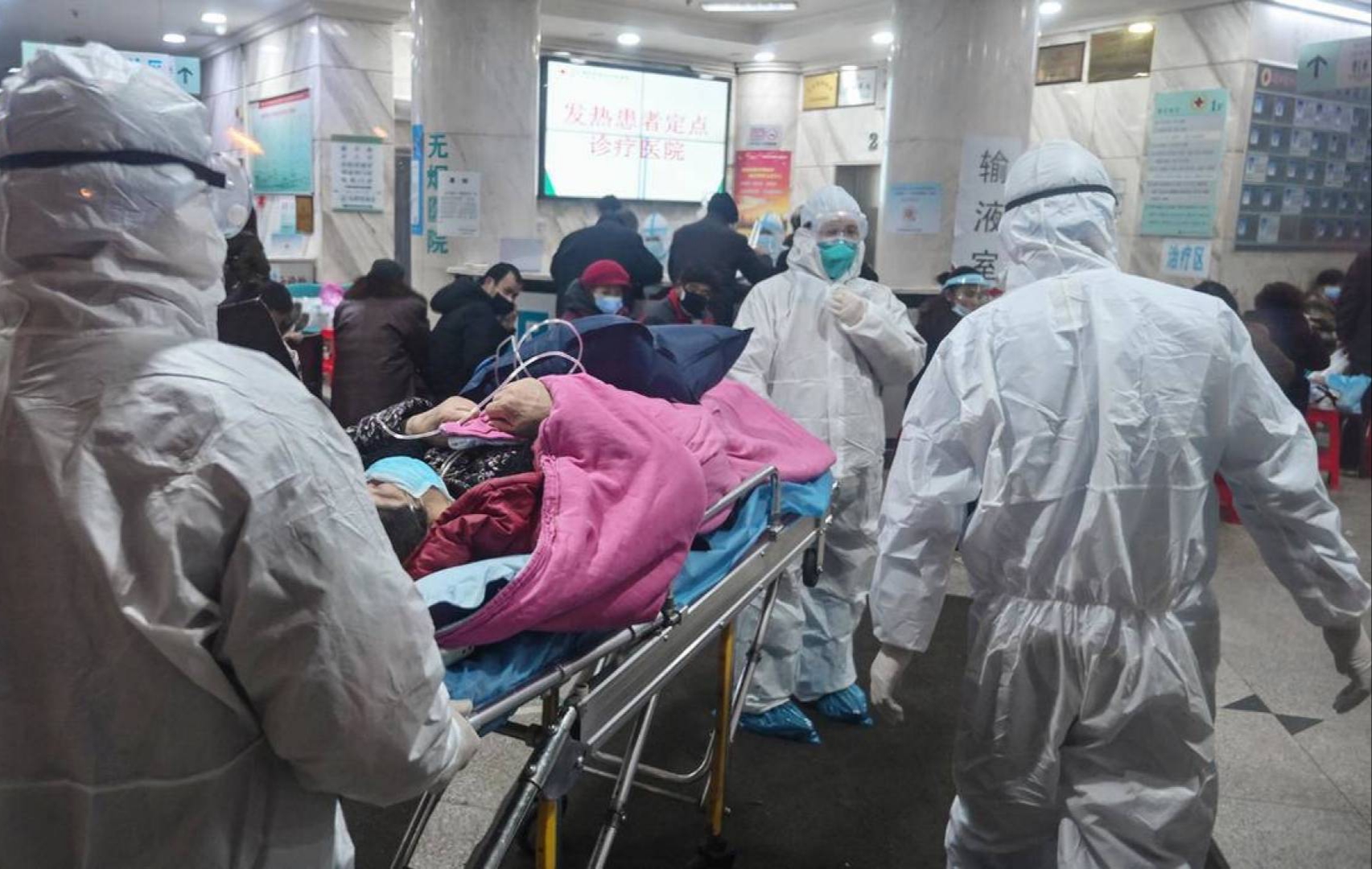 استاذ ازمور يغادر مستشفى الجديدة لاستكمال علاجه من كورونا في المنزل