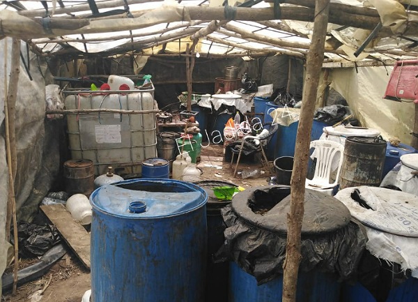 بالصور.. درك اثنين اشتوكة يحجز 3200 لترا من ''الماحيا'' بجماعة سيدي علي بنحمدوش