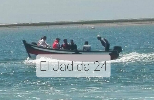 بالصور.. الشرطة البرتغالية توقف 7 مهاجرين مغاربة قدموا من الجديدة عبر قارب للصيد البحري