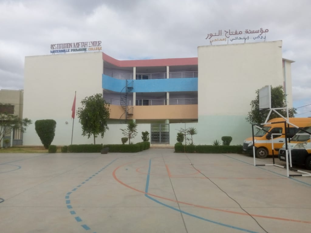 مؤسسة مفتاح النور بمدينه البئر الجديد تعفي الآباء المتضررين من الرسومات المدرسية