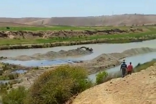 مواطنون يطالبون برفع الضرر من شركة لاستخراج الحصى من وادي أم الربيع بمنطقة اولاد فرج