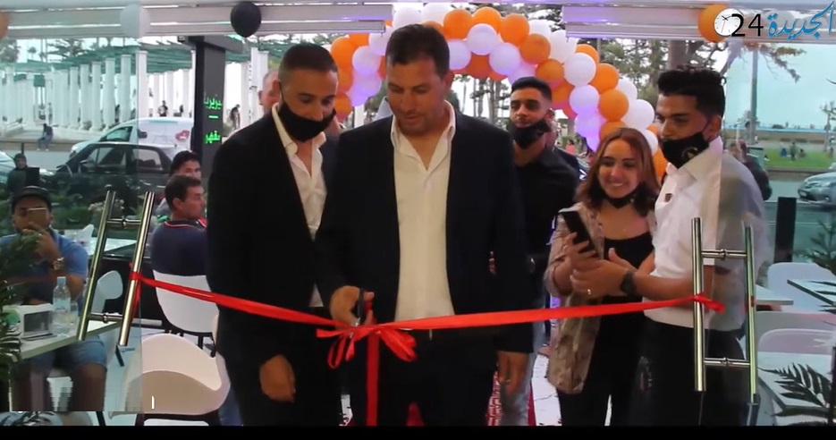 شاهد.. مقهى ''لاروكاريا'' الشهيرة بالجديدة تعيد فتح أبوابها في حلة جديدة